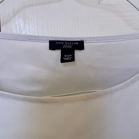 Ann Taylor petite blouse - Picture 2 of 2